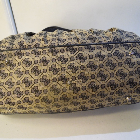 Guess Monogram Canvas & black Leather Shoulder Bag - Picture 4 of 8